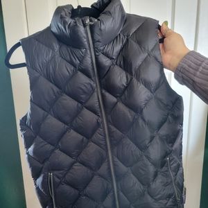 Patagonia women's quilted down bomber vest black size Large